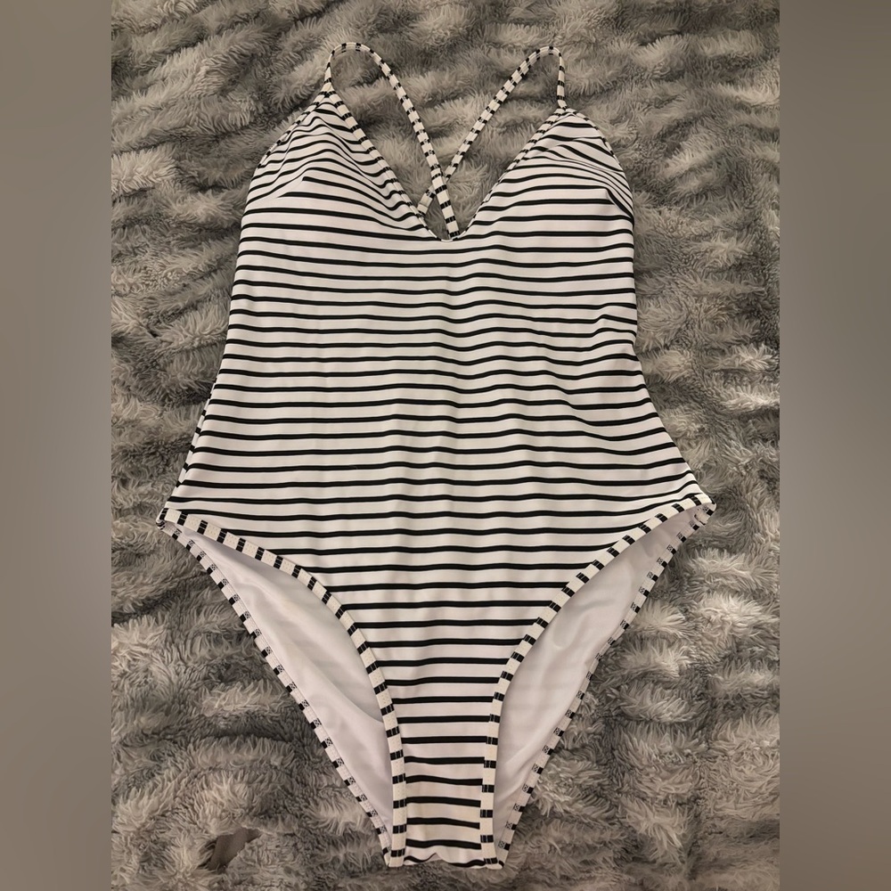 NWOT Black and White Striped One-Piece Cupshe Swimsuit